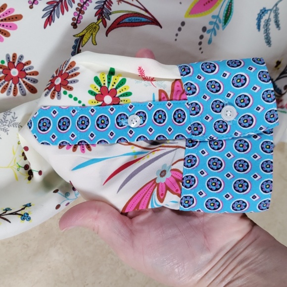 01519 Talbots cream & multi-color floral half button blouse M - Picture 8 of 11